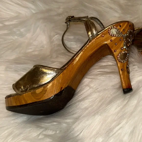 Vintage Wooden Rhinestone Heels (size 6)